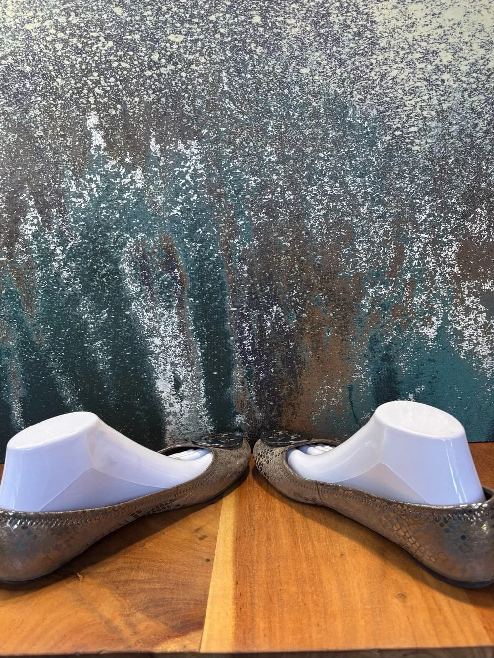 Tory Burch Late 2000’s Classic Metallic Silver Snakeskin Ballet Flats Sz 11 GUC